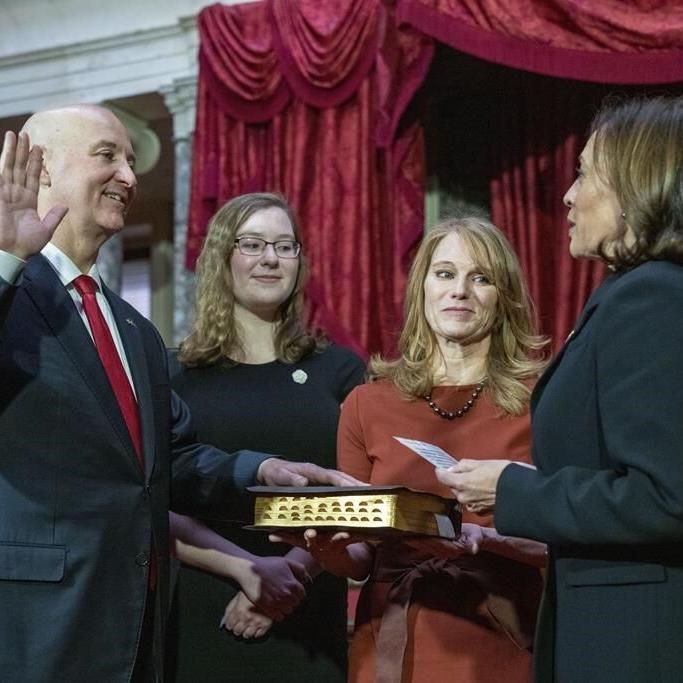 Pete Ricketts sworn in as Nebraska senator, replacing Sasse